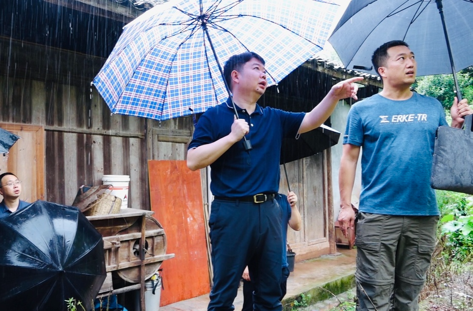 梁志平在芷江镇督导防汛、地质灾害防治工作时强调 要坚持人民至上生命至上 抓实抓细防汛救灾各项工作