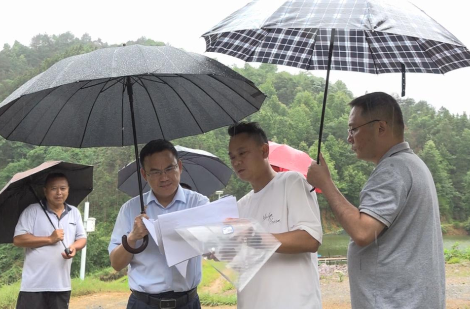 梁元和赴芷江镇调研督导防汛抗灾工作