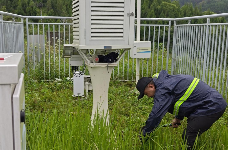 芷江气象局全力应对强降雨天气过程  筑牢防汛“安全堤”