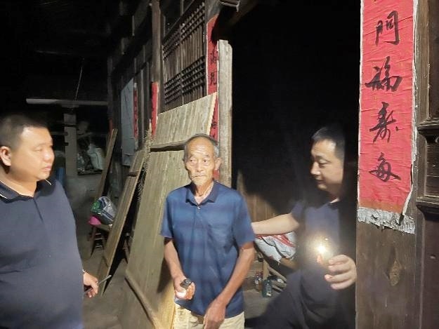 芷江镇：心中有情 书为民篇章