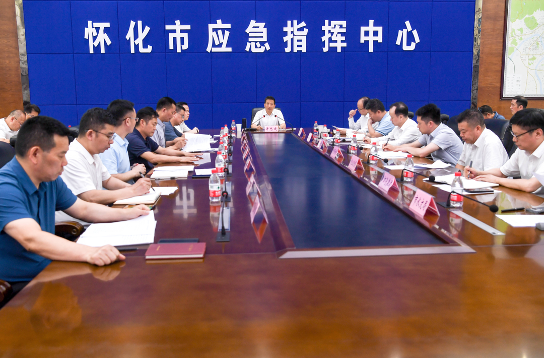 许忠建主持召开防汛抗灾形势研判和工作调度会时强调：不折不扣落实“六条硬措施”