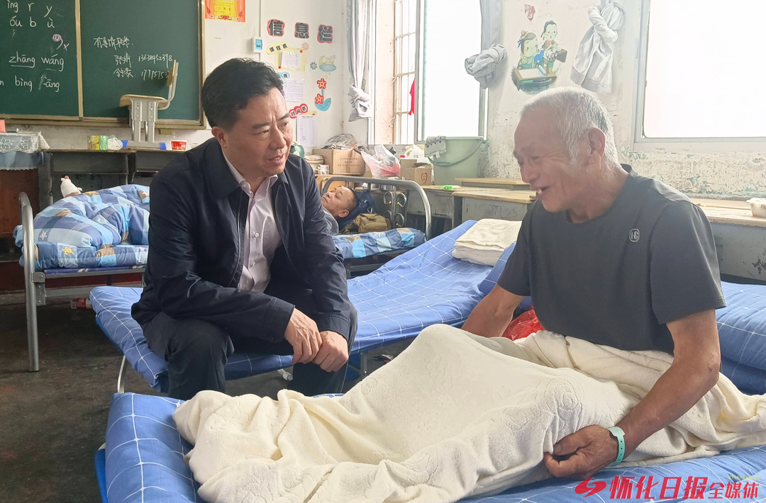 黎春秋在沅陵督导检查防汛抗灾工作