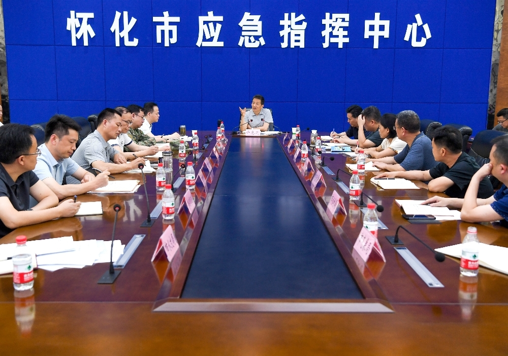 许忠建主持召开舞水干流洪峰过境安全防范应对工作紧急调度会