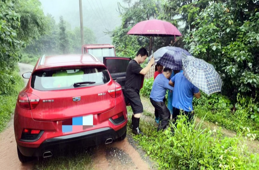晓坪乡：防汛齐上阵 干群一条心