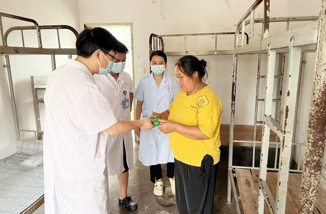公坪镇：安置点接力送药 让群众有医可靠