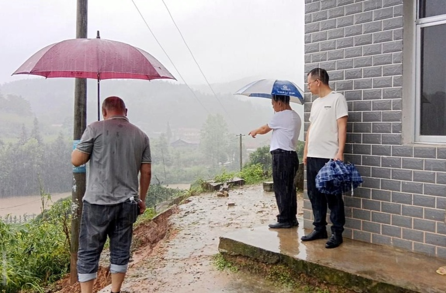芷江镇黄潭桥村：全力以赴打赢防汛抗灾硬仗
