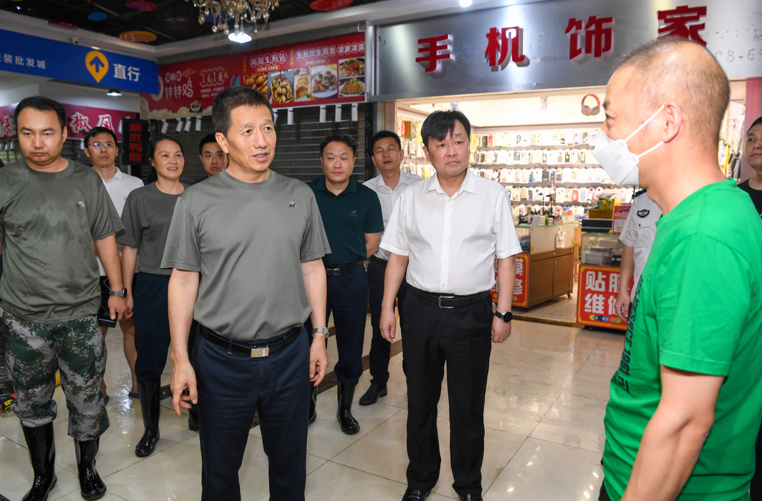 ​许忠建：抓紧恢复正常生产生活秩序