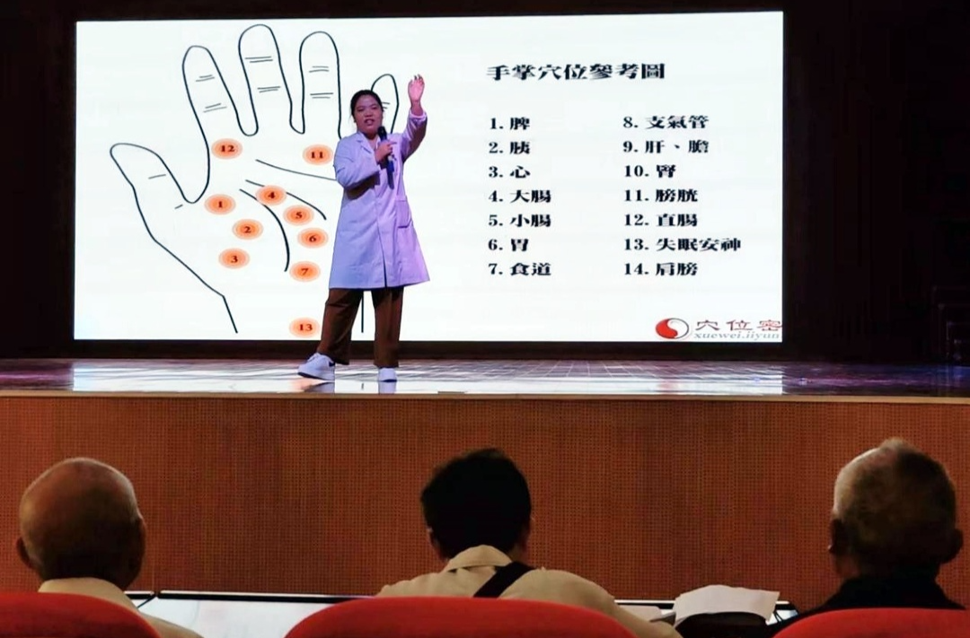 芷江职中“爱晚”老年学校开展“迎七一 送健康”老党员健康讲座