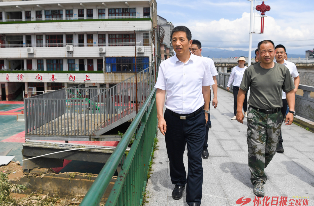 许忠建在溆浦县督导检查救灾工作