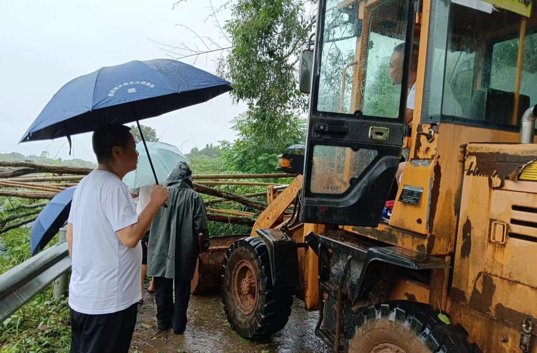 楠木坪镇：风雨中显担当  重建家园在行动