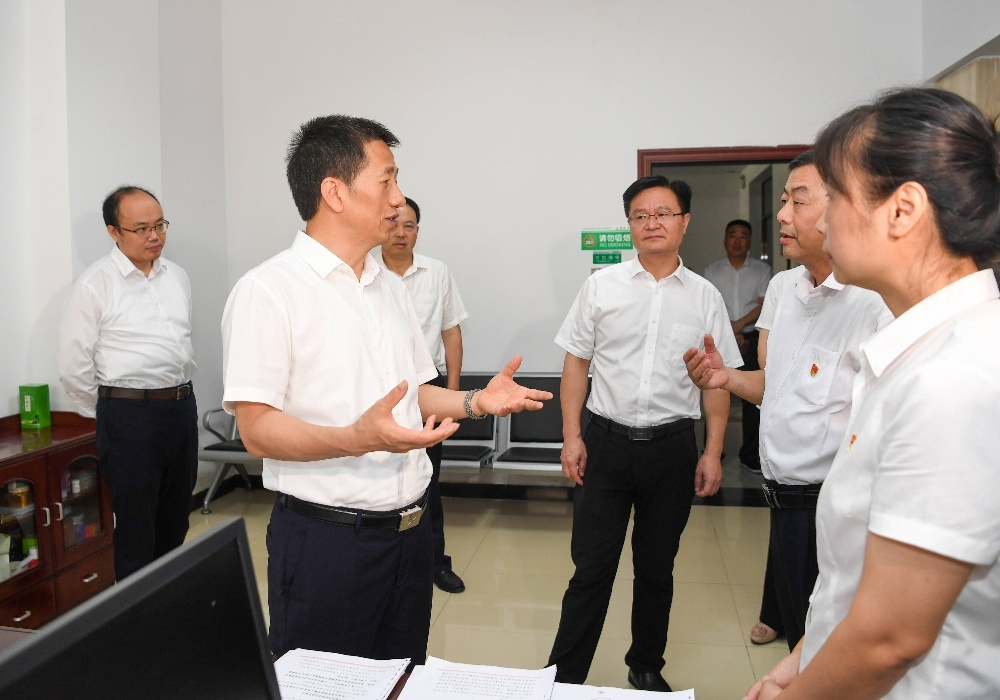 许忠建调研市直有关单位党纪学习教育开展情况
