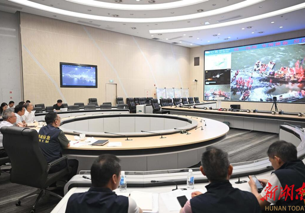 华容县团洲垸洞庭湖大堤决口封堵合龙