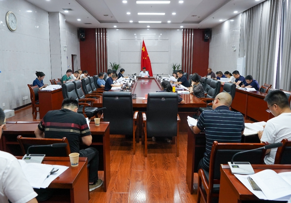 九届县人民政府2024年第8次常务会议召开 梁元和主持