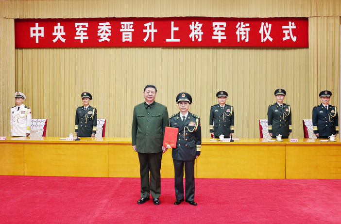中央军委举行晋升上将军衔仪式 习近平颁发命令状并向晋衔的军官表示祝贺