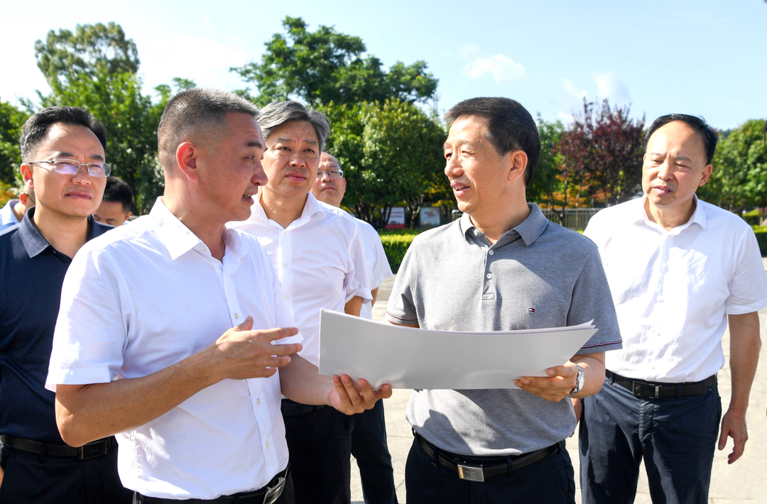 许忠建现场调度第十一届全球湘商大会筹备工作