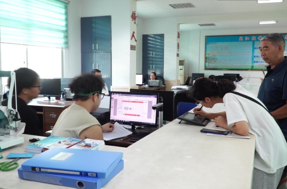 芷江：全力开展助学贷款 助力学子求学梦