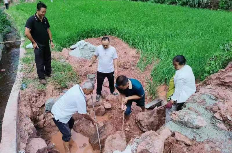 水宽乡：党员群众齐上阵 修缮水渠保丰收