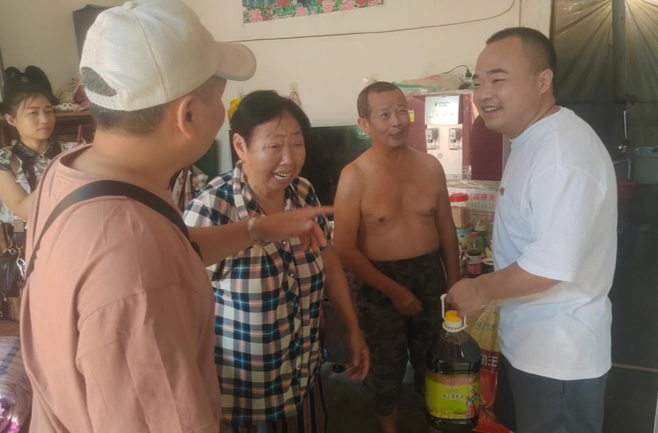 新店坪镇：开展灾后慰问 传递温暖关怀