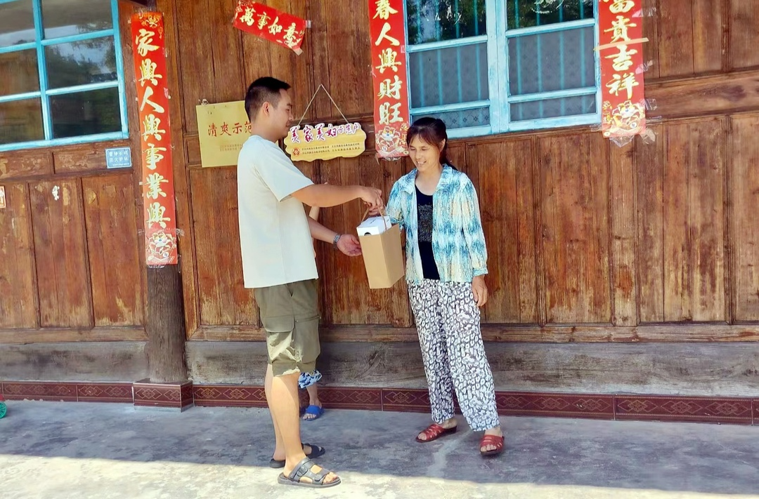 洞下场乡：表彰“美家美妇” 共创和美乡村