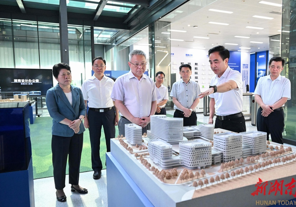 沈晓明调研装配式建筑产业、工程机械产业发展
