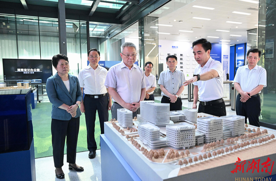 沈晓明调研装配式建筑产业、工程机械产业发展