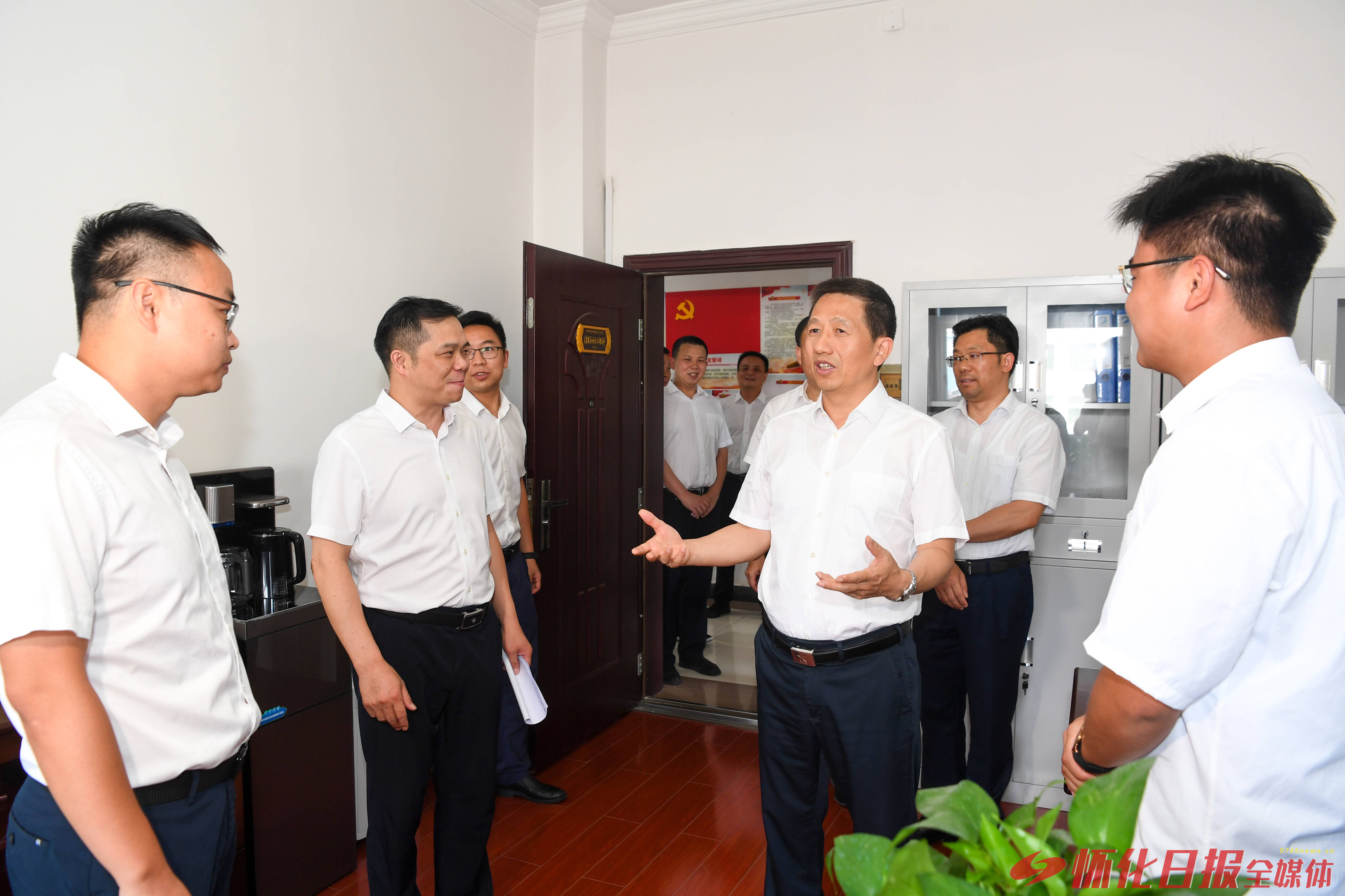 许忠建专题调研社会工作并接待来访群众