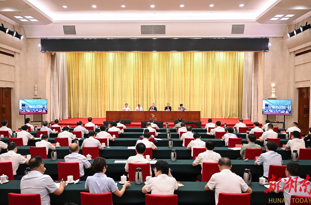 沈晓明：坚决扛起精准扶贫首倡地政治责任 以更高站位更实举措抓好有效衔接工作