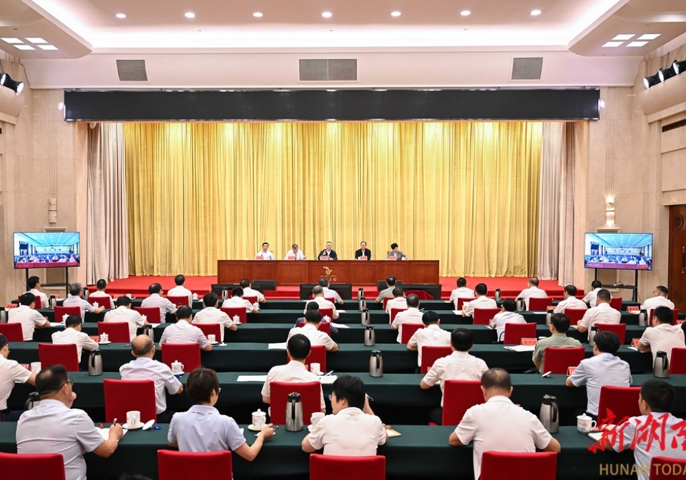 沈晓明：坚决扛起精准扶贫首倡地政治责任