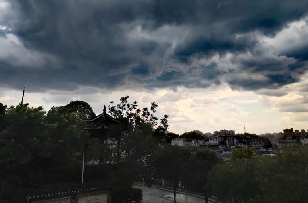 高温+暴雨+山洪+地质灾害，湖南四预警齐发