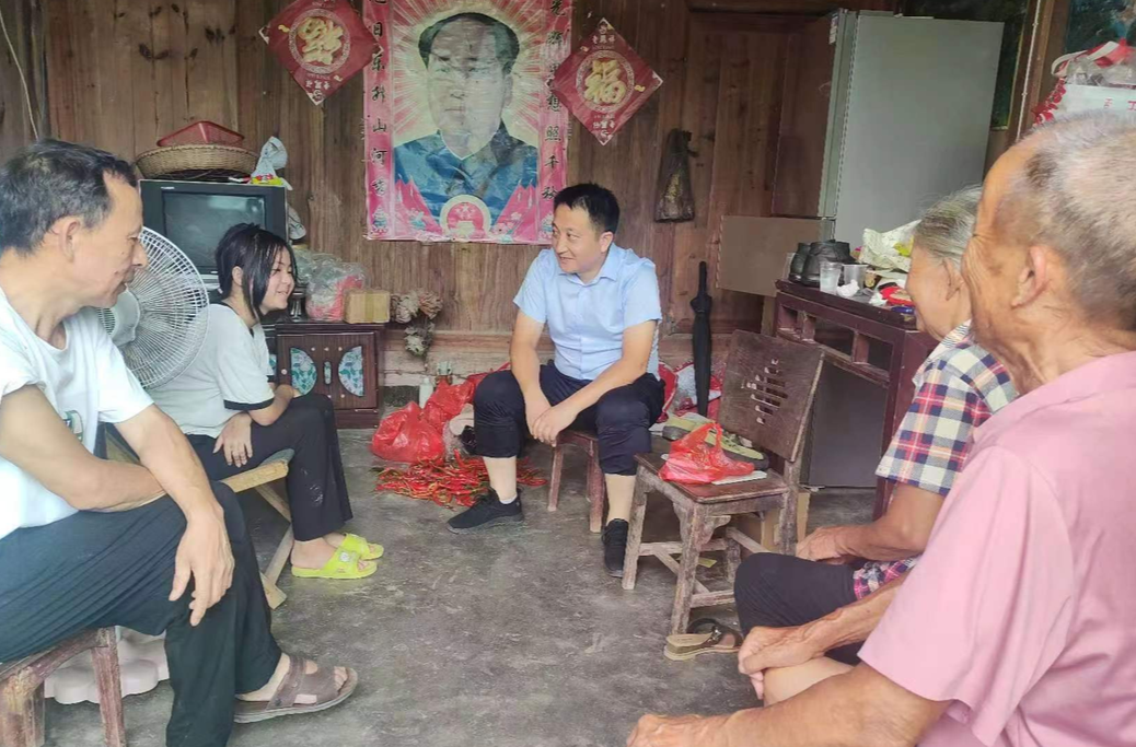 芷江镇：持续开展“利剑护蕾”行动，“未”爱织密保护网