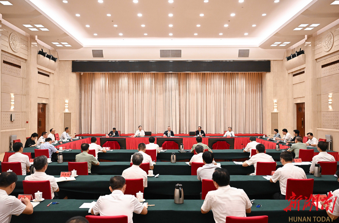 湖南举行2024年省委议军会议暨省级领导过“军事日”活动