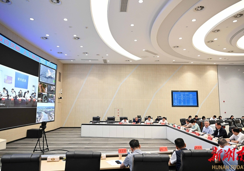 沈晓明主持召开抢险救灾工作调度会