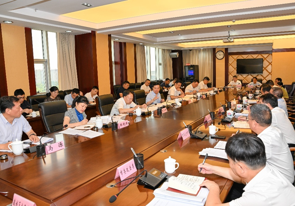 黎春秋主持召开第十一届全球湘商大会怀化市筹备工作调度会
