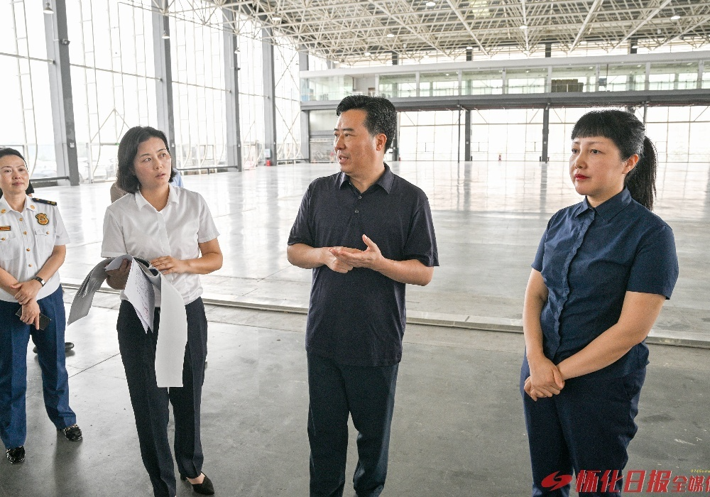 黎春秋检查调度第十一届全球湘商大会主会场筹备工作