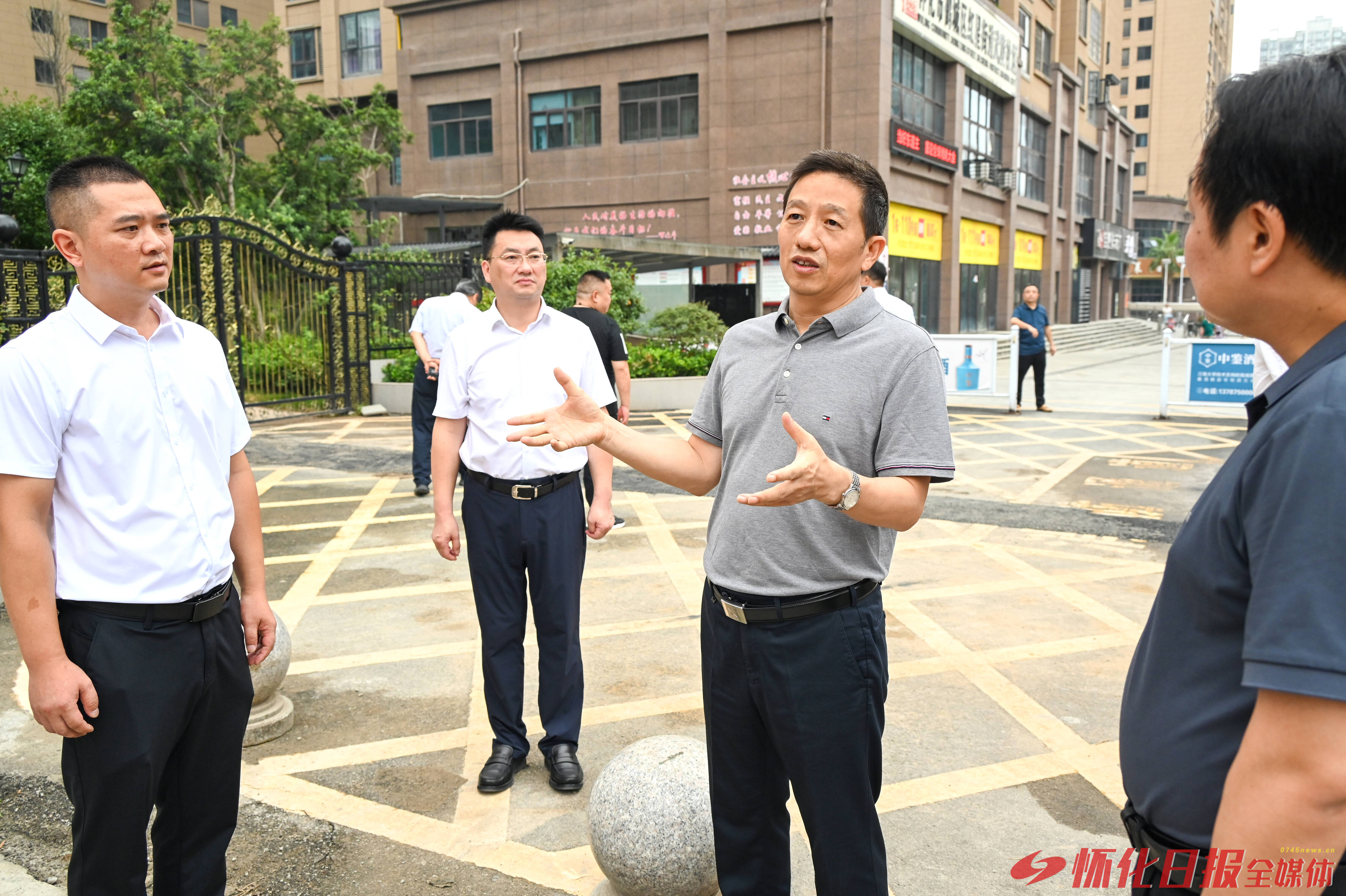 许忠建现场调度第十一届全球湘商大会筹备工作情况时强调：坚持精益求精 力求尽善尽美