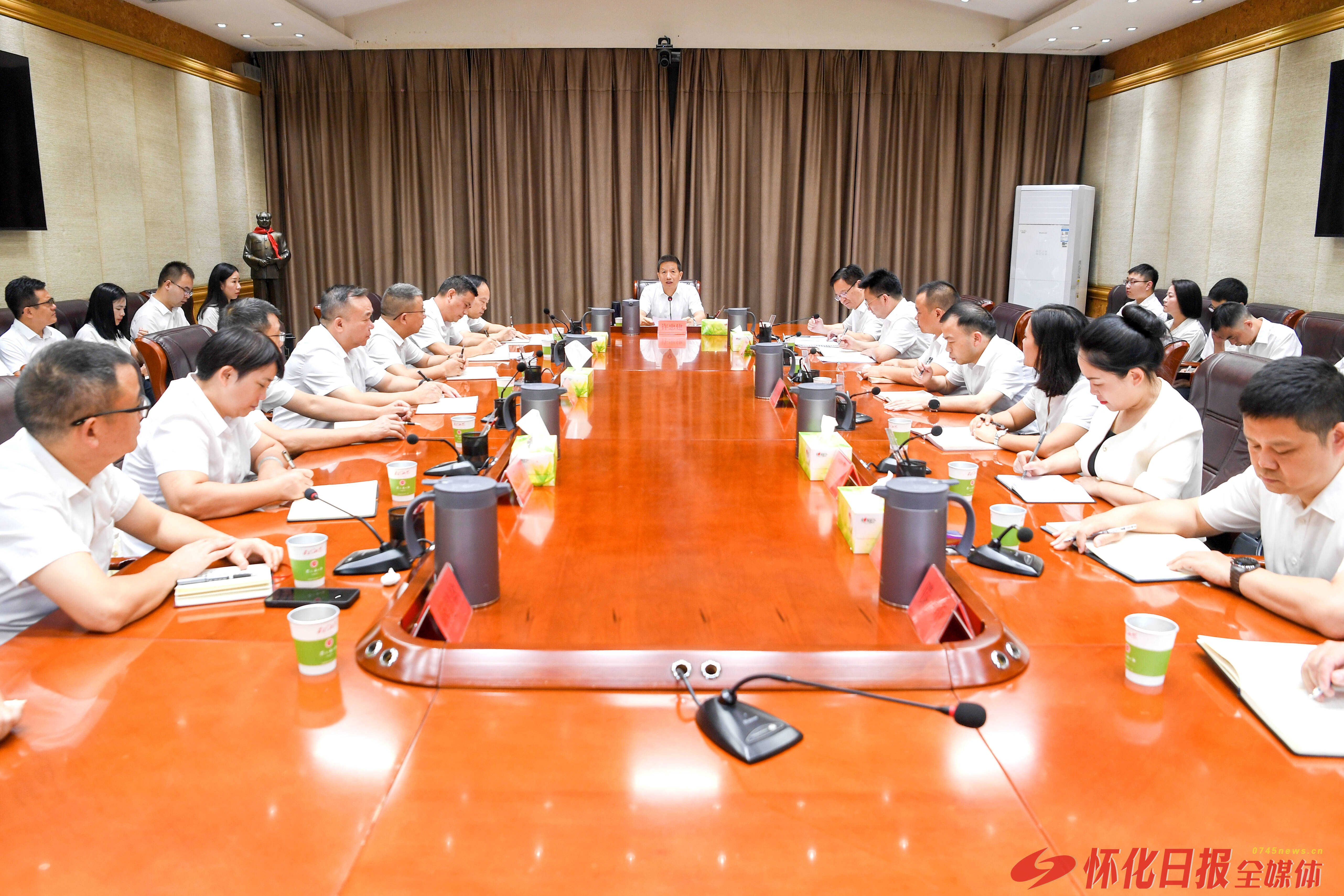 許忠建在市委宣傳部調(diào)研時(shí)強(qiáng)調(diào)：鞏固壯大奮進(jìn)新時(shí)代的主流思想輿論
