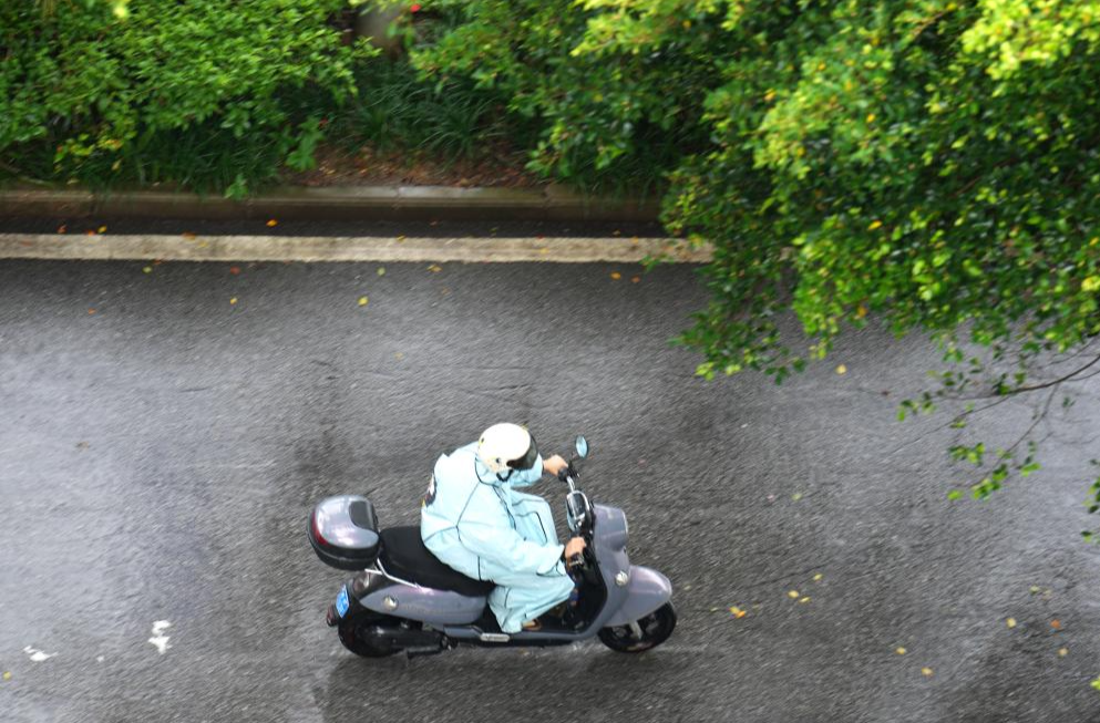 当旅游季遇上雷电暴雨，收好这几个“锦囊”