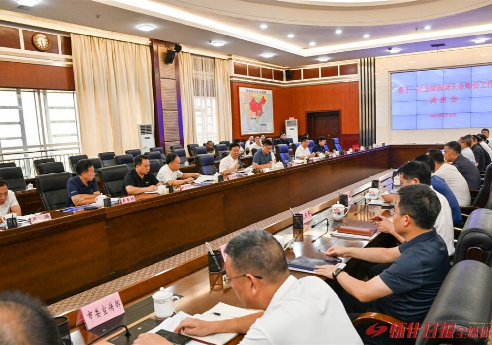 黎春秋：切实把大会办出品牌办出实效办出影响