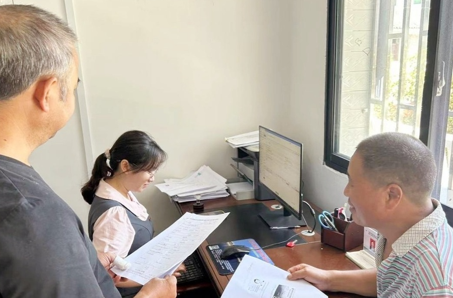 三道坑镇财政所：用心用情做好服务群众工作