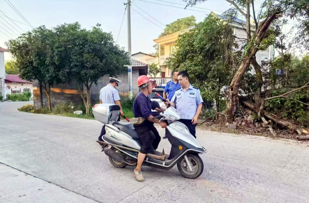 岩桥镇开展夏季交通安全突出风险专项整治行动