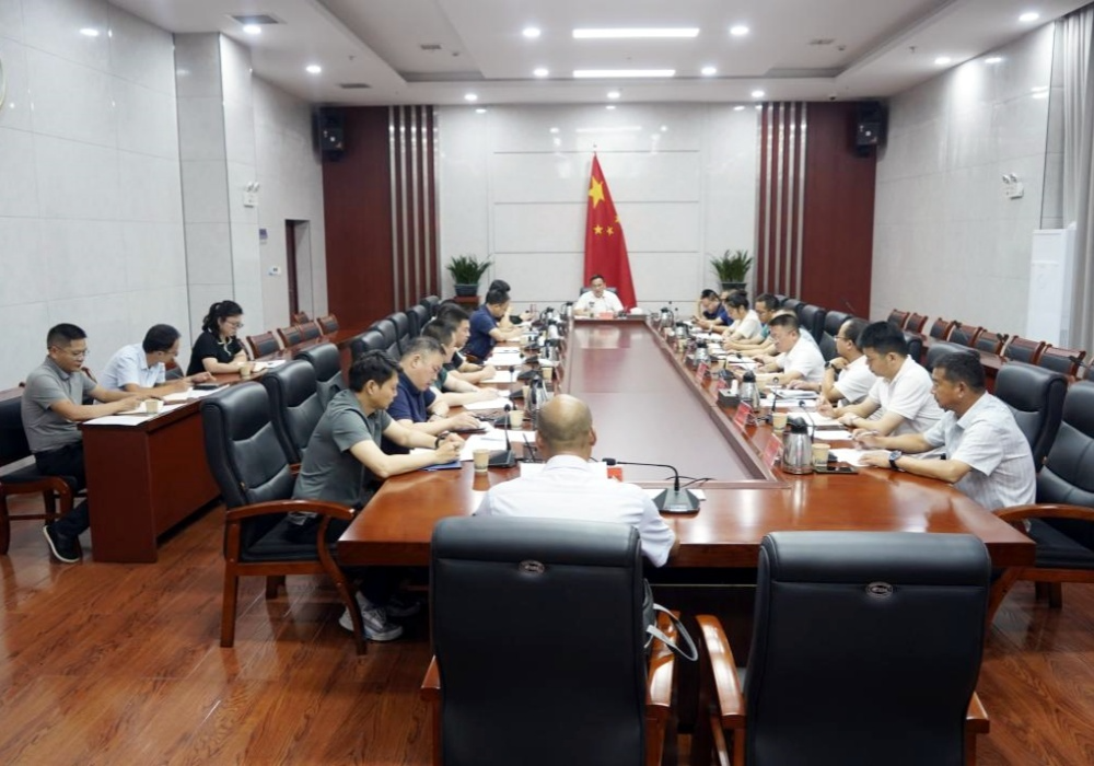 全县风光能源项目调度会召开