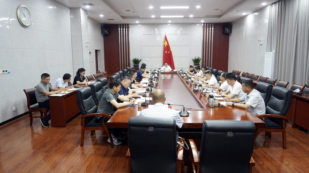 全县风光能源项目调度会召开