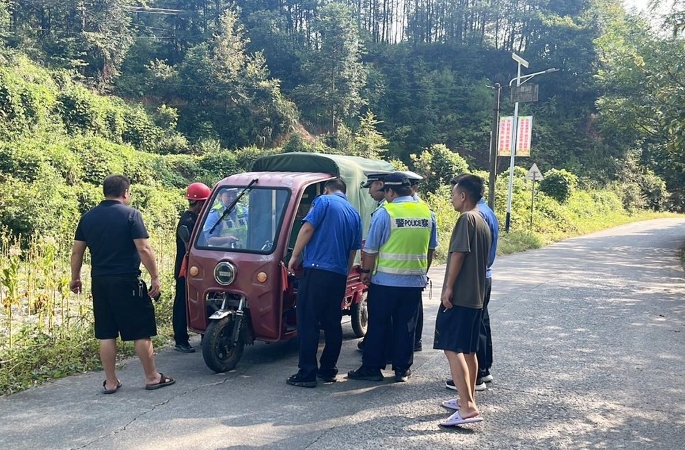 梨溪口乡：扎实开展道路交通整治 确保秋收农业生产安全