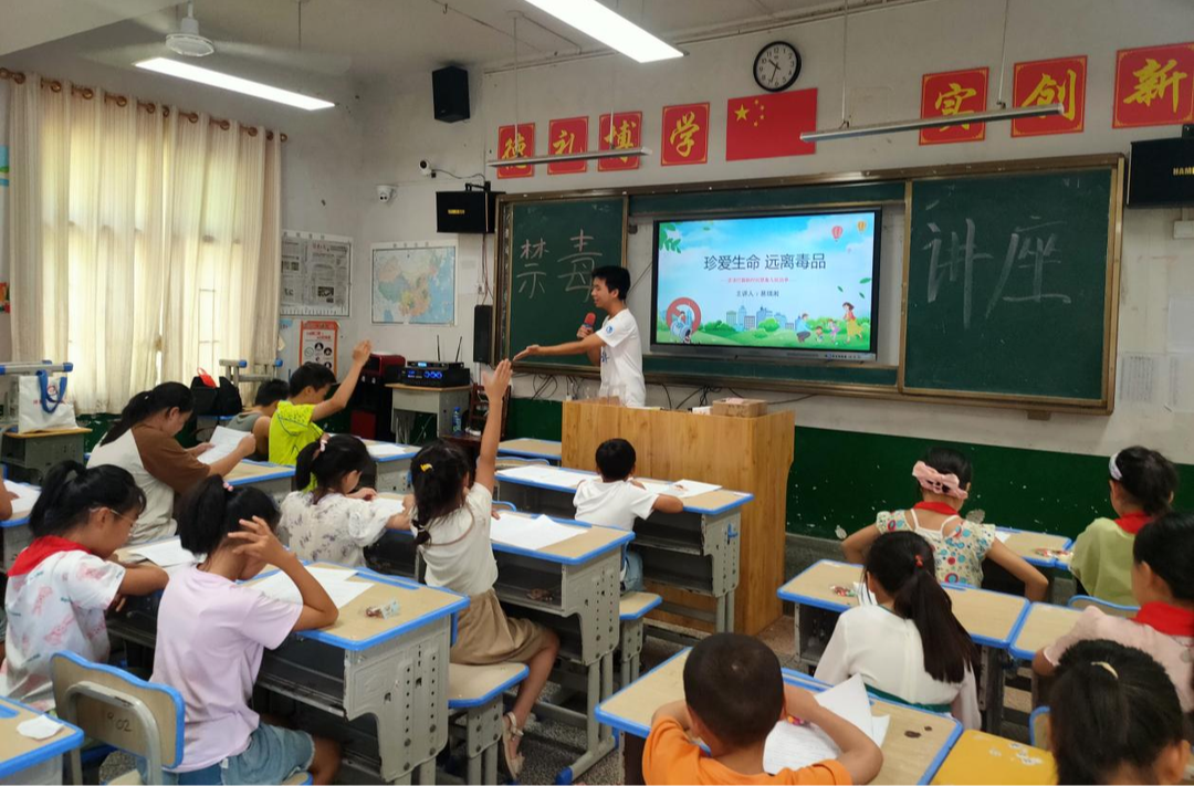 芷江镇：青春筑梦伴“童”行 心手相牵护成长
