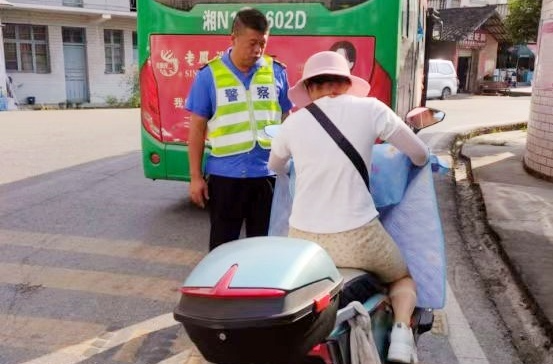 芷江镇：赶集管理常态化 用心守护你我他