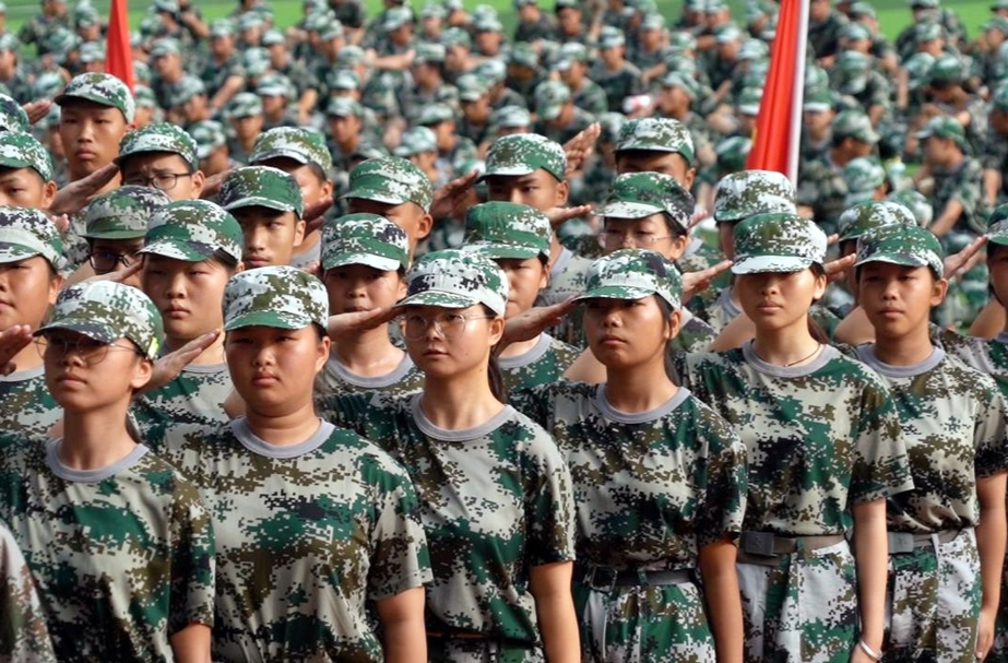 芷江一中2024级高一新生军训会操圆满结束