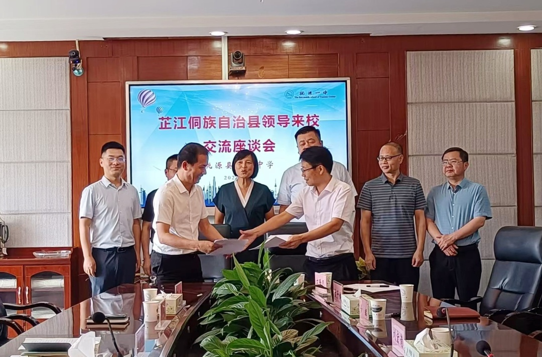 杨桂花带队赴桃源县考察教育工作，签订两地合作办学框架协议