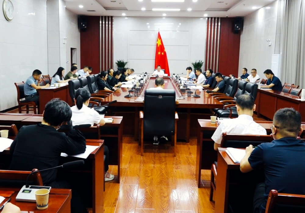 九届县人民政府2024年第10次常务会议召开 梁元和主持