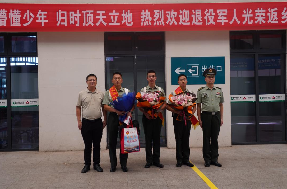 芷江：迎接退役士兵光荣返乡