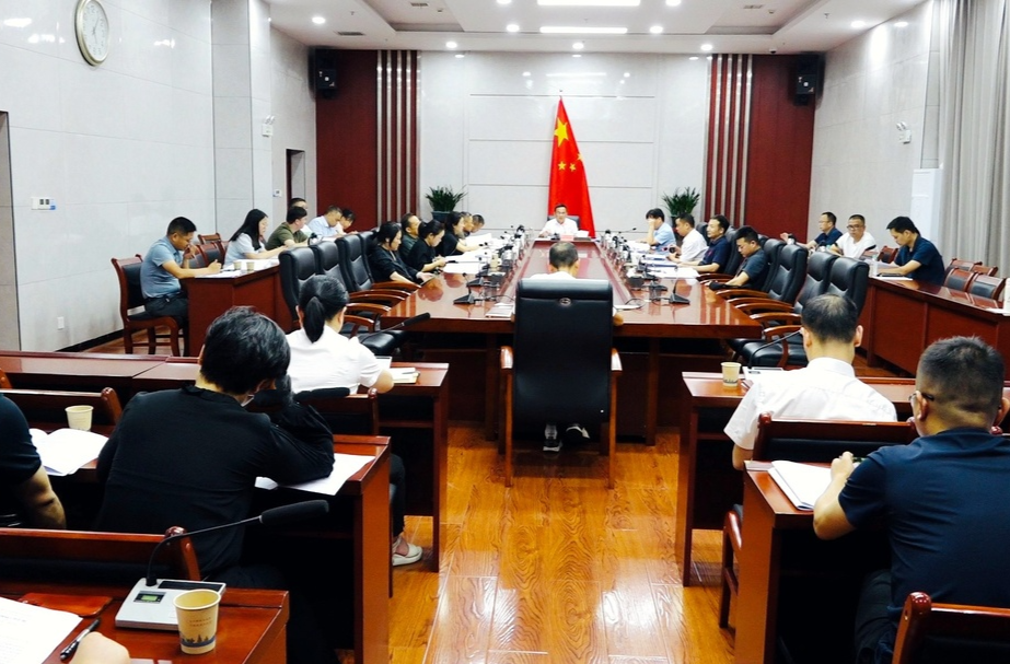 九届县人民政府2024年第10次常务会议召开 梁元和主持